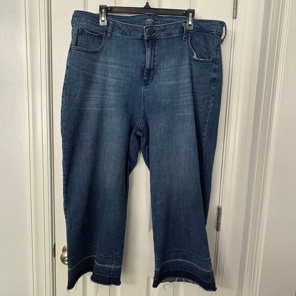 Old Navy Women’s Plus Size 20 Regular Wide Leg Crop Jeans Blue Raw Hem - Picture 1 of 9